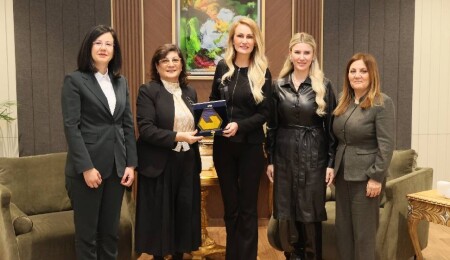 Nilden Bektaş Erhürman, DAÜ Kadın Araştırmaları ve Eğitimi Merkezi heyetini kabul etti