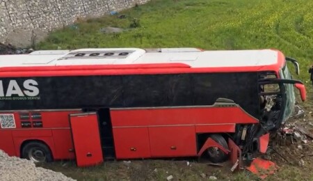 Lefkoşa – Gazimağusa istikametinde seyreden bir otobüs uçurumdan düştü!