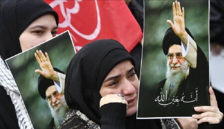 İran basını: ABD-İsrail saldırısında hayatını kaybeden Hamaney, Meşhed'de toprağa verilecek