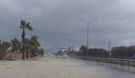 Sürücüler dikkat: Sağanak yağış sürüş güvenliğini olumsuz etkiliyor