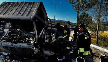 Lefkoşa-Girne ana yolu üzerinde seyir halindeki kamyonette yangın çıktı
