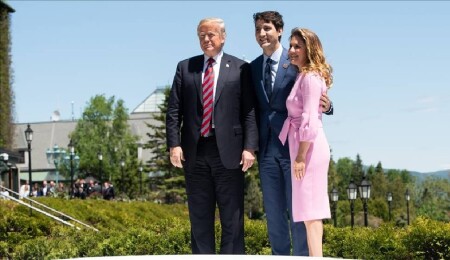 Trump, Trudeau'nun vergi anlaşmazlığı konusunu iktidarda kalmak için kullandığını iddia etti