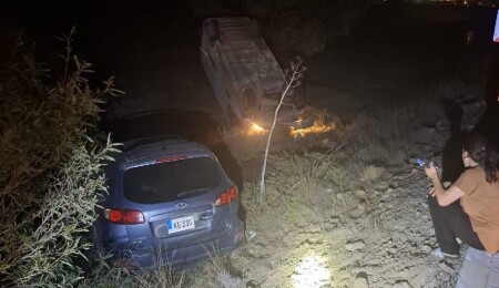 İskele-Gazimağusa ana yolunda araç ile kamyonet çarpıştı: İkisi de dere yatağına düştü