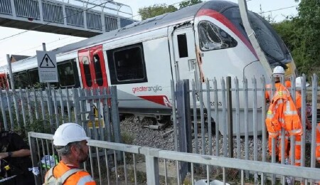 İngiltere'de iki gün içinde ikinci tren raydan çıktı