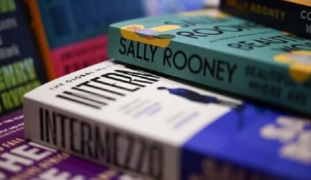 İngiltere'de yazar ve ünlü isimlerden Palestine Action ve Sally Rooney için sansüre tepki