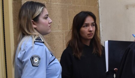 Çalıştığı evlerden para ve ziynet eşya çalmakla itham edilen zanlı cezaevine gönderildi