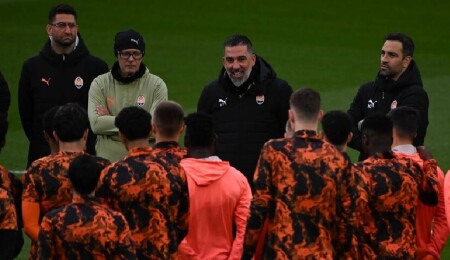 Shakhtar Donetsk'i şampiyonluğa taşıyan Arda Turan, Türk teknik direktörlük tarihine geçti
