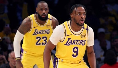 Dünyanın konuştuğu an: LeBron James ve oğlu tarihe geçti