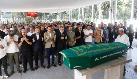 Gemi kazasında hayatını kaybeden Reyhan Verim Mersin'de defnedildi