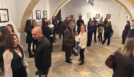 “Here I am- Buradayım” adlı resim sergisi Lefkoşa Saçaklı Ev’de açıldı