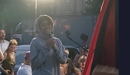 Madleen gemisinin Fransız aktivistlerinden AP üyesi Hassan, Paris'te coşkuyla karşılandı