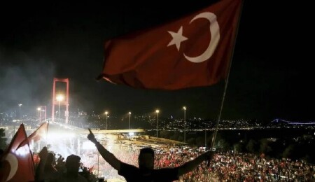 İstanbul'da darbecilere karşı verilen mücadele