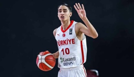 Kıbrıslı Türk Mehmet Akif Öztürk’ün de yer aldığı Türkiye 16 Yaş Basketbol Milli Takımı şampiyon oldu