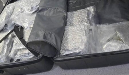 Güney Kıbrıs’ta Avustralyalı yolcunun bagajından 23 kilo uyuşturucu çıktı