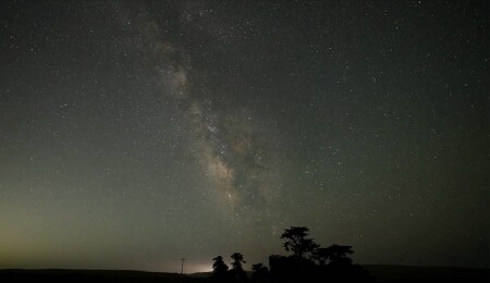 Eta Aquarid meteor yağmuru ile birlikte Samanyolu manzarası görüntülendi