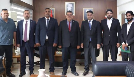 Pakistan Kültür ve Dayanışma Derneği heyetinden Maliye Bakanı Özdemir Berova'ya ziyaret