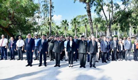 Gaziler Günü dolayısıyla Boğaz Şehitliği'nde tören düzenlendi