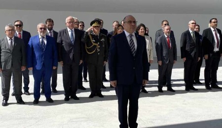 Başçeri, Kurucu Cumhurbaşkanı Denktaş’ın anıtına çelenk sundu