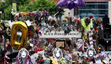 Müzik dünyasının acı günü: Ozzy Osbourne son yolculuğuna uğurlandı