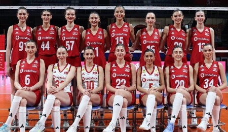 Türkiye A Milli Kadın Voleybol Takımı, Dominik Cumhuriyeti'ni 3-2 yendi