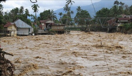Güney Asya'da geçen hafta başlayan sel ve heyelanlarda ölenlerin sayısı 1500'ü aştı