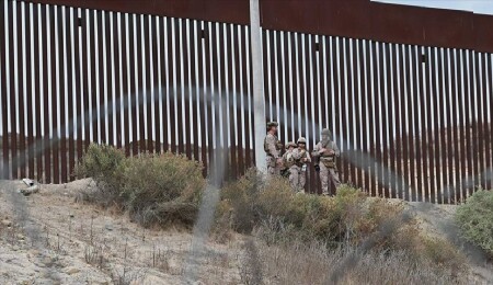 ABD, düzensiz göçmenleri engellemek için Meksika sınırına yaklaşık 1500 asker daha gönderecek