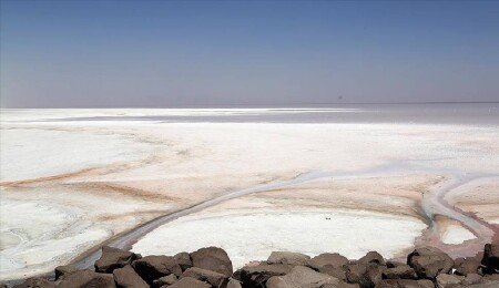 Kuraklıkla boğuşan İran'daki Urumiye Gölü tamamen kurudu