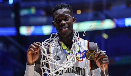 Dennis Schröder, ten rengi yüzünden Almanya'da Nowitzki kadar sevilmeyeceğini düşünüyor