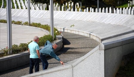 Bosna Hersek'te güvenlik endişesi nedeniyle Srebrenitsa Anıt Merkezi ziyarete kapatıldı