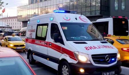 İstanbul'da yeni uygulama: Trafikte ambulans gelince radyoda müzik duracak, her arabada bu anons duyulacak