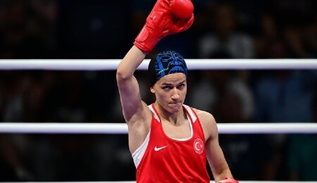 Olimpiyat Oyunları'nda boks branşında 54 kiloda mücadele eden Hatice Akbaş, finale yükseldi