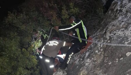 Dağyolu'nda kaza: TIR uçurumdan yuvarlandı, sürücü kurtarıldı!