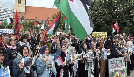 Berlin'de, İsrail'in "Madleen" gemisine saldırısı protesto edildi