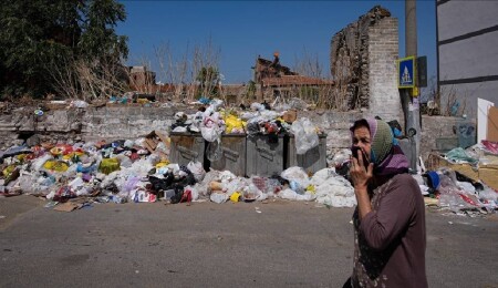 İzmir'de çöp yığınları ve kötü koku tepkilere neden oluyor