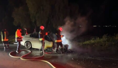 Girne-Lefkoşa ana yolunda seyir halindeki araçta yangın