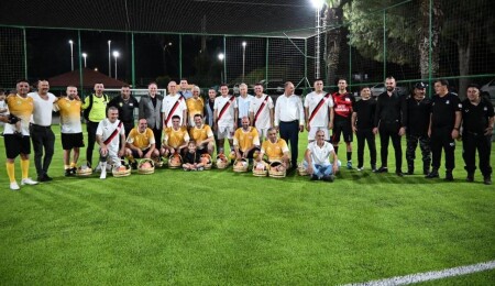 Meclis Futbol Takımı ile belediye başkanları yenişemedi: 9-9