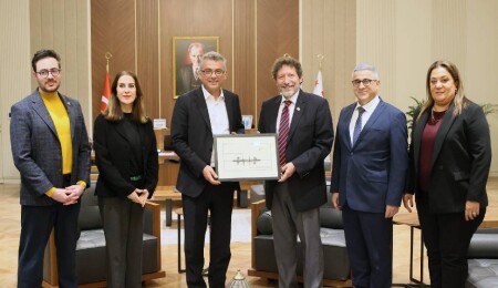 Cumhurbaşkanı Tufan Erhürman, Arı Gelişim Vakfı heyetini kabul etti