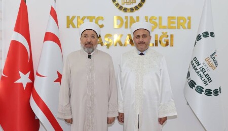 Türkiye Diyanet İşleri Başkanı Safi Arpaguş, Hakan Moral'ı ziyaret etti