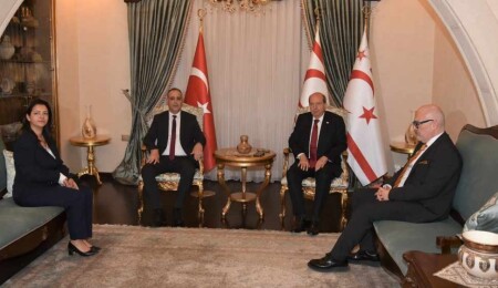 Cumhurbaşkanı Tatar, TDP ve HP heyetleriyle görüştü