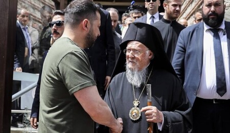 Zelenskiy, Rum Patriği Bartholomeos’u ‘ekümenik’ ilan etti
