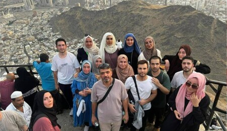 Yakın Doğu Üniversitesi İlahiyat öğrencileri dil eğitimi için Mekke’de