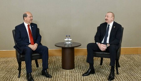 Tatar, Aliyev ile bayraksız görüştü!