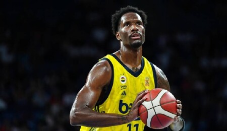 NBA'de Phoenix Suns, Nigel Hayes-Davis'i kadrosuna kattı