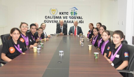 Oğuzhan Hasipoğlu, KKTC Taekwondo Milli Takımı’nı kabul etti