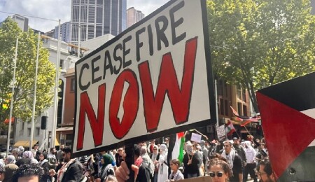 Avustralya'da binlerce kişi hükümetin Orta Doğu'da ateşkes çağrısı yapması talebiyle yürüdü