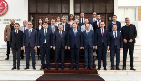 Meclis Başkanı Ziya Öztürkler, Trabzon’dan gelen heyeti kabul etti