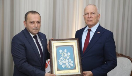 Zorlu Töre, Türkiye Maarif Vakfı yetkililerini kabul etti