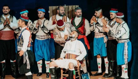 “Bizim Oğlan ve Komşunun Kızı” oyunu, Gazimağusa, Güzelyurt, Alayköy ve Lefkoşa’da sahnelenecek