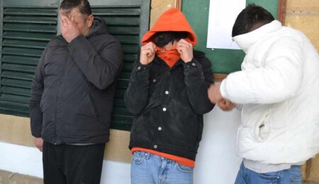 51 adet viski çaldılar: 8'er gün tutuklu kalacaklar