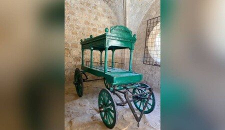 Tarihi “Cenaze Arabası” ait olduğu yerde sergilenmeye devam ediyor